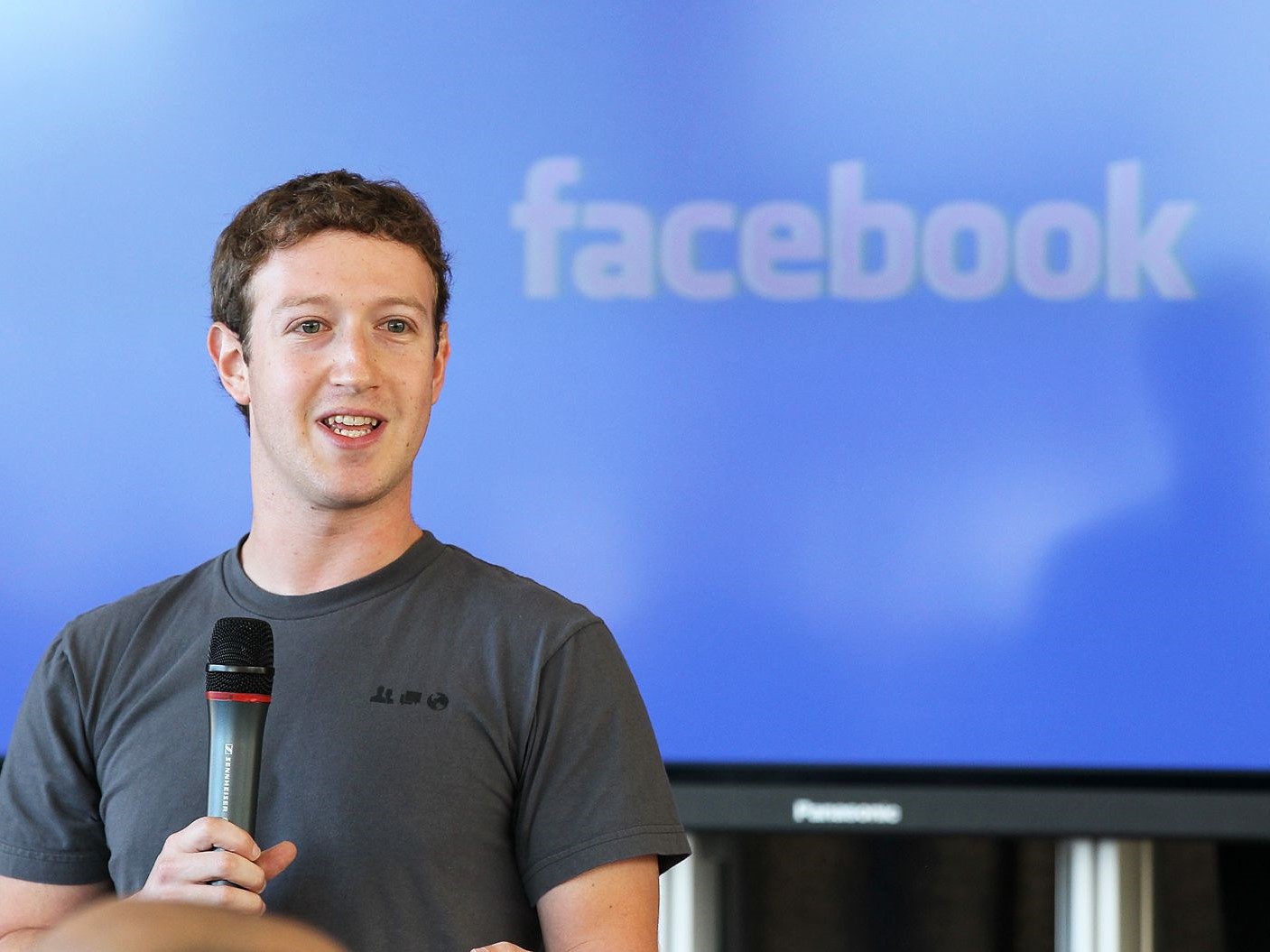 Facebook Shops estará disponible en la red social principal, pero también en Instagram y WhatsApp