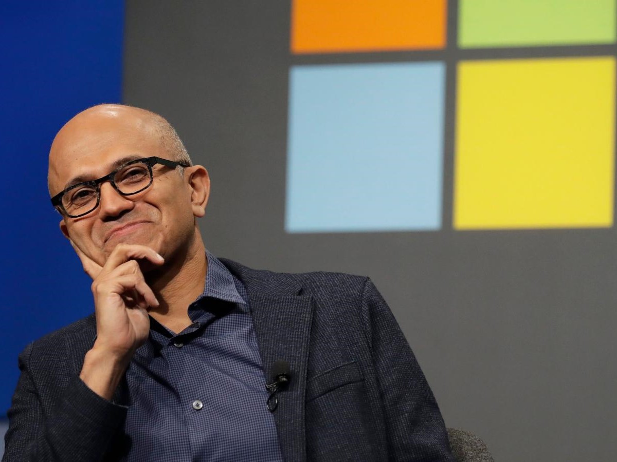 Con la decisión, Nadella se convierte en la primera desde Bill Gates, fundador de Microsoft, en ocupar simultáneamente los cargos de CEO y presidente del directorio de la organización.